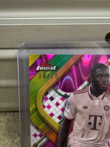 2024/25 Topps Finest Dayot Upamecano /25 Gesigneerde kaart,, Nieuw