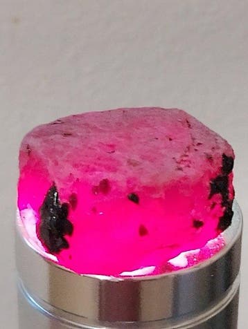 Robijn Ruw - Hoogte: 2.7 cm - Breedte: 2.6 cm- 28.83 g - (1)