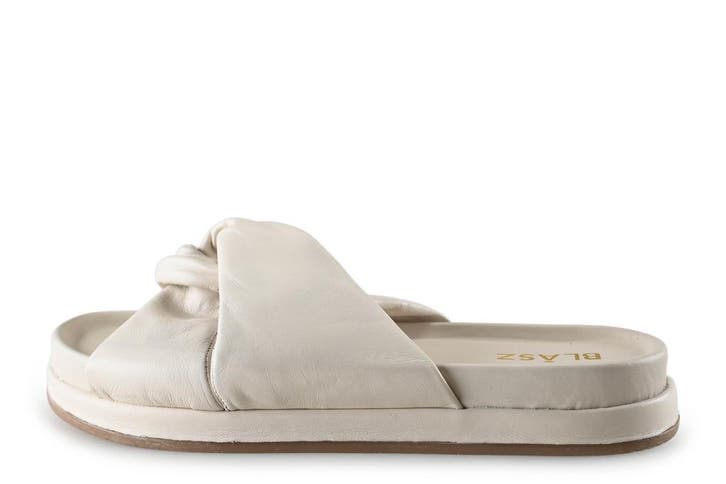 Blasz Slippers in maat 39 Beige, Kleding | Dames, Schoenen, Beige, Gedragen, Slippers, Verzenden