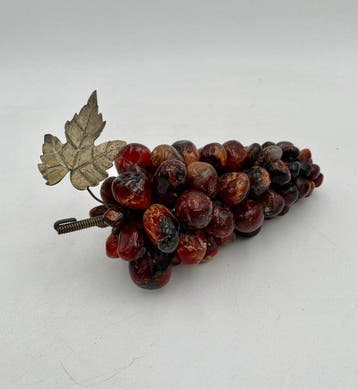 sculptuur, Exceptional, Rare & Refined Bunch of Grapes in