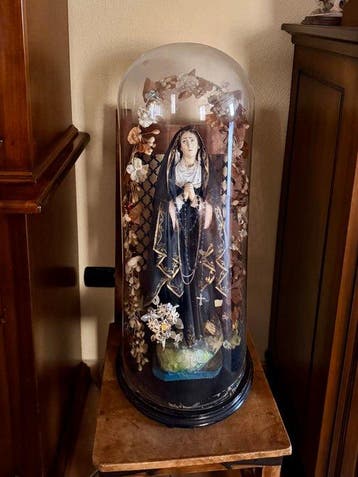 Devotioneel beeld met glazen bel - Madonna Addolorata - XL -