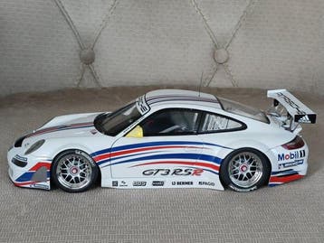 Autoart 1:18 - Model raceauto - Porsche 911 GT3 RSR (997)