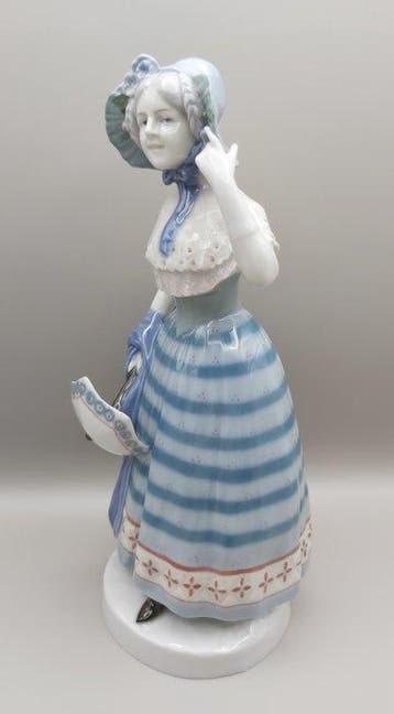 Goebel Wilhelmsfeld - Figuur - Dame mit Sonnenschirm -
