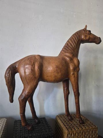 Sculpture, Antiek Paard in leder - 50 cm - Cuir