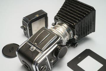 Hasselblad 500 C/M + Carl Zeiss Planar 2,8/80mm + acc. -