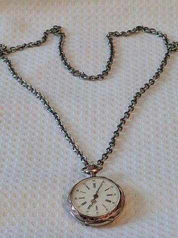 Zilveren antiek Zakhorloge met dubbele zilveren Kap aan een