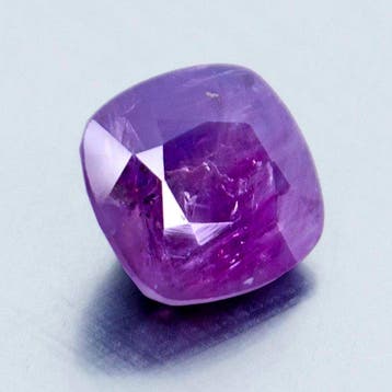 1 pcs Paars Saffier - 2.29 ct - nternational Colored