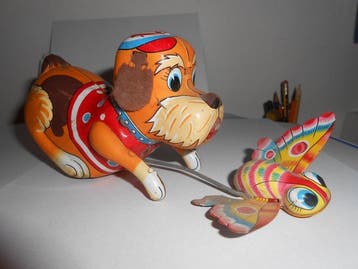 Yanoman Made in Japan - Hond met vlinder - Opwindbaar