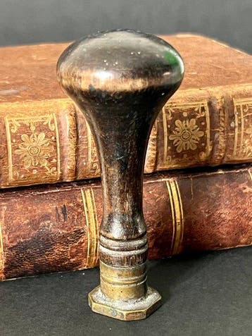 Aristocratie Laiton, Bois Cachet Monogrammé - 8 cm (Sans