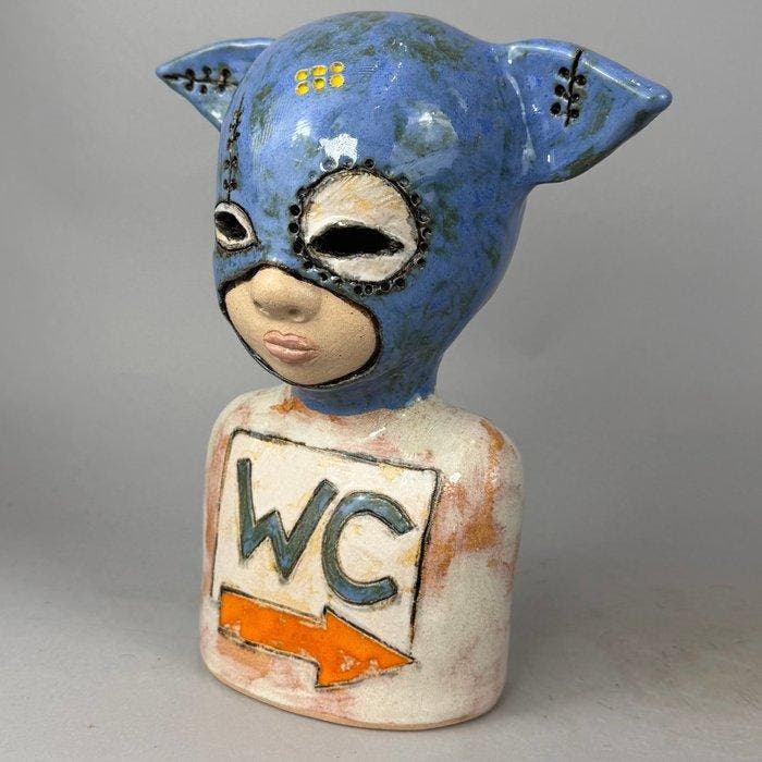Iwo Rynkiewicz (1970) - WC -Handmade Ceramic Figure, Antiek en Kunst, Kunst | Designobjecten