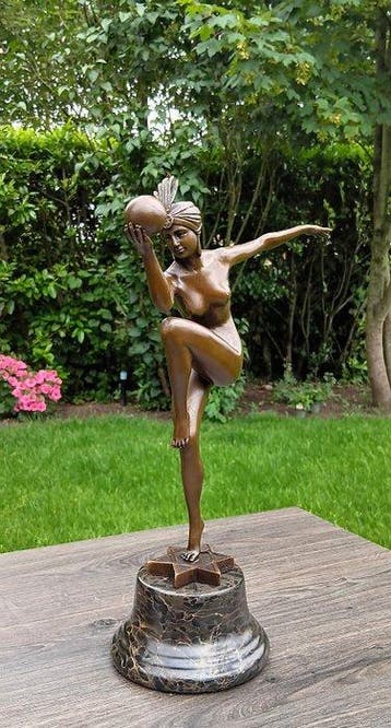 Bronzen beeld – Gesigneerd & voorzien van brons stempel -