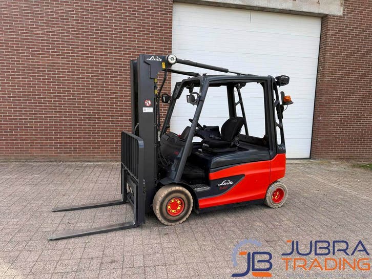 Linde E25L-01 Elektrische Heftruck | 2013 | 14415U 2.5T 4.7M, Articles professionnels, Machines & Construction | Chariots élévateurs & Transport interne