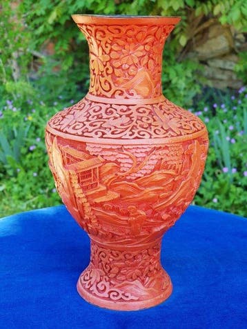 Vintage Chinese Carved Red Cinnabar Lacquer Baluster Vase –, Antiek en Kunst