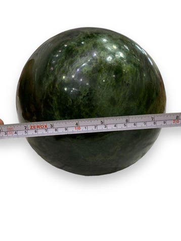 Groot, hoogwaardige nefriet. Bol- 14200 g - (1)