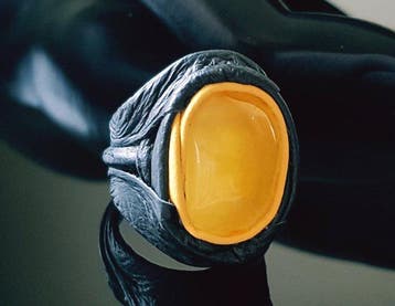 Unieke vintage leren ring met natuurlijke butterscotch