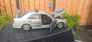 UT 1:18 - Model sportwagen - Mercedes-Benz C-Class AMG, Nieuw