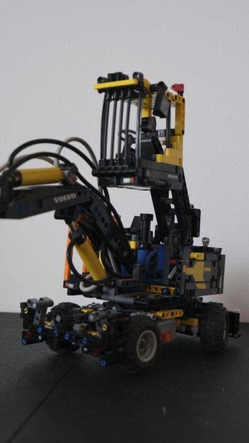 Lego Set - 42053 - Technic - Volvo EW160E – Used - 99%, Nieuw