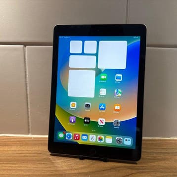 Apple iPad (5th Generation) 128GB Wifi - Mobiele telefoon