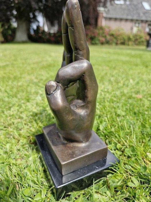 Beeld, bronzen beeld van een hand , okee teken - 18.5 cm -, Antiek en Kunst, Curiosa en Brocante