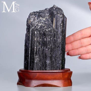 Natuurlijke zwarte toermalijn houten voet Zwarte