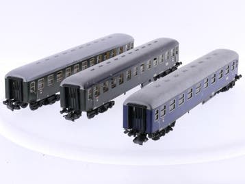Schaal H0 Märklin 4022 en 4032 set van 3 personenrijtuige.., Wisselstroom, Gebruikt, Overige typen, Ophalen of Verzenden