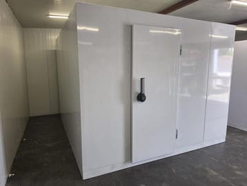 Vriescel 270 x 300 x 220 cm stekker klaar Licht beschadigd, Gebruikt, Koelen en Vriezen