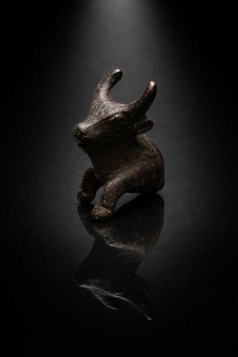 Appliqué en bronze de taureau romain antique – Monture, Collections, Minéraux & Fossiles