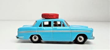 Corgi - Modelauto - Austin A60 Saloon Motor School Car -