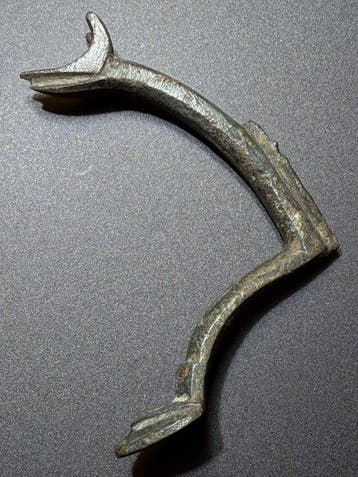 Viking periode Brons Zeldzaam zoomorf handvat met een