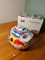 Red Bull Racing - Max Verstappen - 2022 - Scale 1/2 helmet, Nieuw