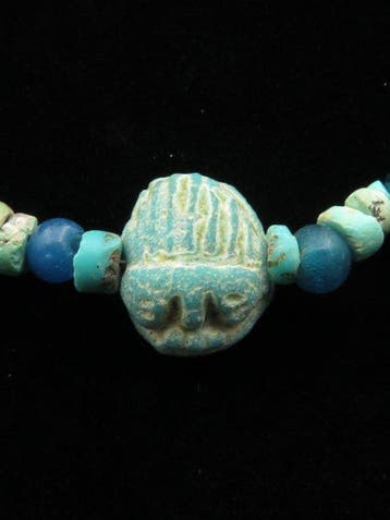 Égypte ancienne Collier composé de turquoise, de verre et de