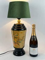 Lampe de table - Bois - Une lampe de table marbrée