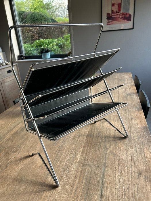 Voss - Tijdschriftenhouder - Roestvrij staal - Vintage, Antiek en Kunst, Antiek | Meubels | Stoelen en Sofa's