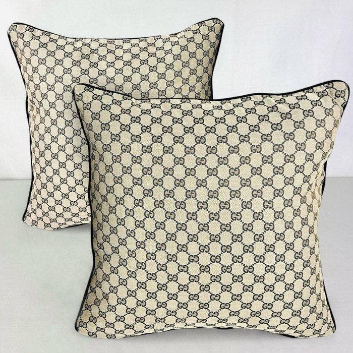 Gucci - Nieuwe set van twee - Kussen, Antiquités & Art, Tapis & Textile