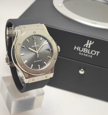 Hublot - Classic Fusion Titanium “Racing Grey” -, Handtassen en Accessoires, Horloges | Heren, Nieuw