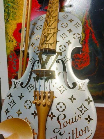 fp pop art - Louis Vuitton Violon et Capsule luxury gris