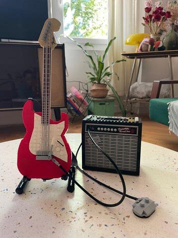 Lego Set - 21329 - Ideas (CUUSOO) - Fender Stratocaster