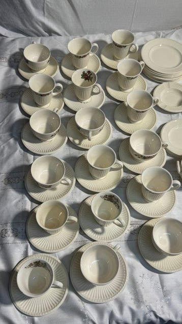 Wedgwood - Koffie- en theeservies (56) - Aardewerk