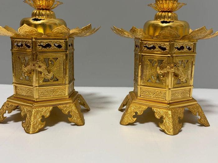 Lantaarn (2) - Een paar vergulde hangende tempellantaarns, Antiek en Kunst, Antiek | Overige Antiek