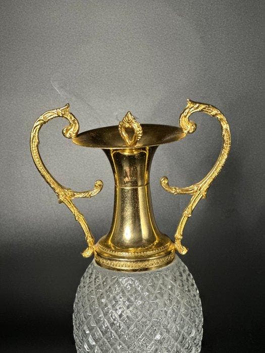Carafe en cristal taillé, monture dorée, fabrication, Antiquités & Art, Antiquités | Meubles | Tables