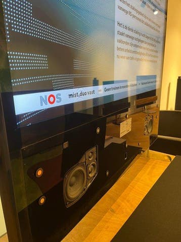 Bang & Olufsen - Flatscreen-tv (4) - Beovision 11-46, Nieuw
