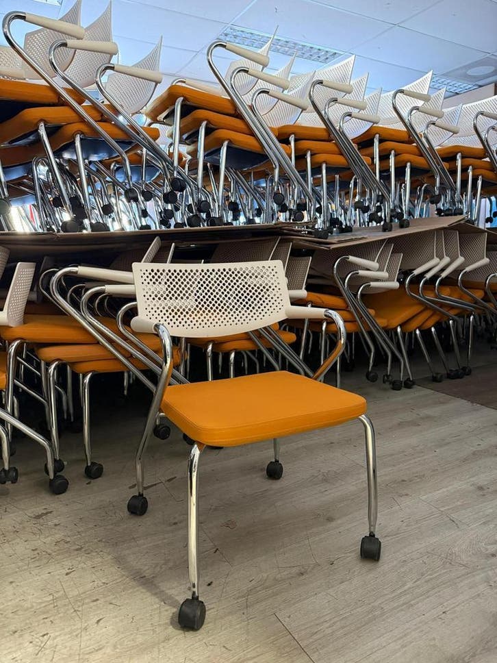 200x Vitra Vergaderstoel Stapelbaar - Zo Goed Als Nieuw!, Maison & Meubles, Chaises de bureau, Envoi