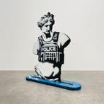 Sinao - Wood Sculpture - Venus in Armor