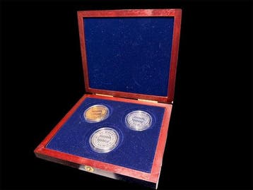 FC Bayern München Commemorating medal set (3 pieces) - 2000, Nieuw
