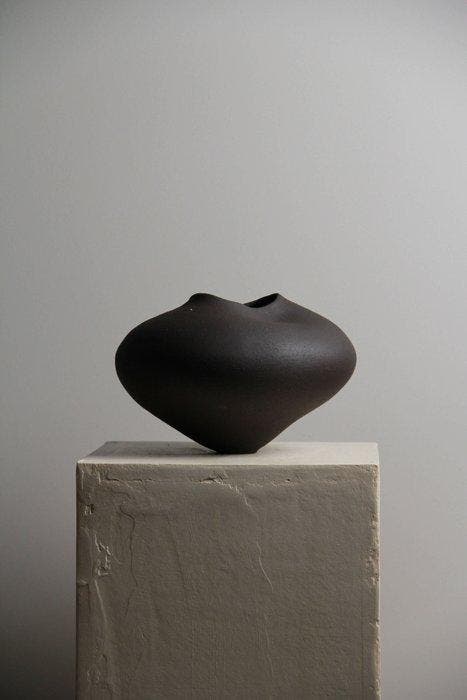 Valentina Cojocaru - sculptuur, Ebony - 18 cm - Steengoed, Antiek en Kunst, Kunst | Designobjecten