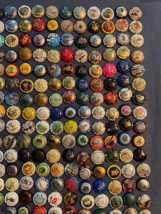 Champagne capsules (300) - Staal, Antiek en Kunst, Antiek | Speelgoed