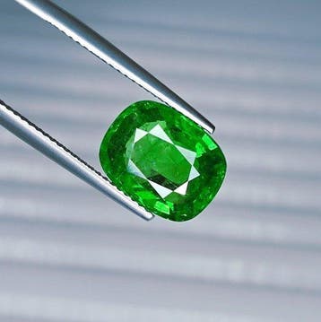 Tsavorite - 6.23 ct - International Gemological Institute, Nieuw