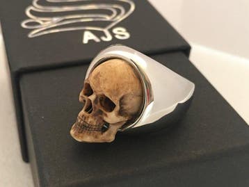 AJS Unique Rare Handmade Memento Mori crâne latin