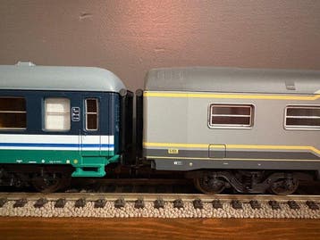 Lima H0 - L309330 en L309528 - Wagon de passagers pour, Nieuw