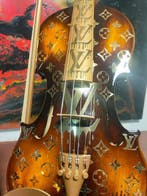 fp pop art - Louis Vuitton Violon (60cm) et Capsule luxury, Antiquités & Art